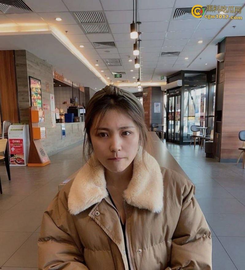 广西科技大学【黄婉婷】， 被柳州老表零成本拿下，仅聊四天就被约到酒店爆操，女上骑乘还一边揉奶子太骚了！-1