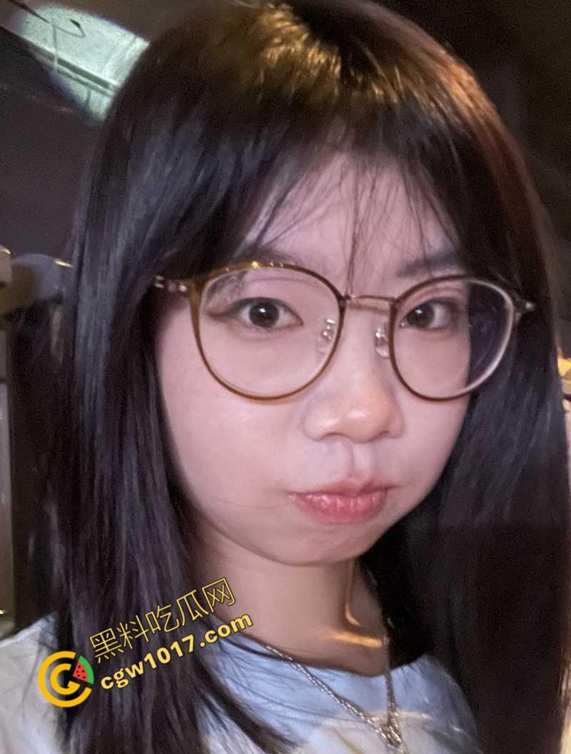 海南大学爆炸性大新闻!清纯校花秒变顶级风骚尤物,裸露全裎,口交吞精,浴室激战全程曝光,疯狂资源瞬间引爆网络!-2