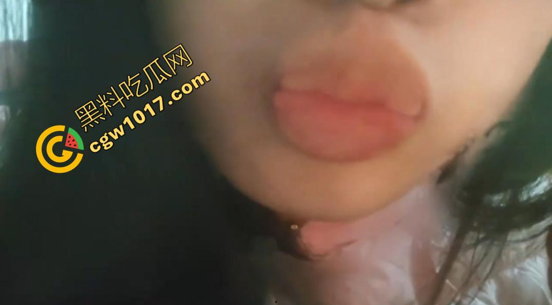 极品大一妹子用玻璃片苦练舌技和深喉技巧!舌头灵活到爆,终于让男友缴械在嘴里,射了满满一嘴!-3