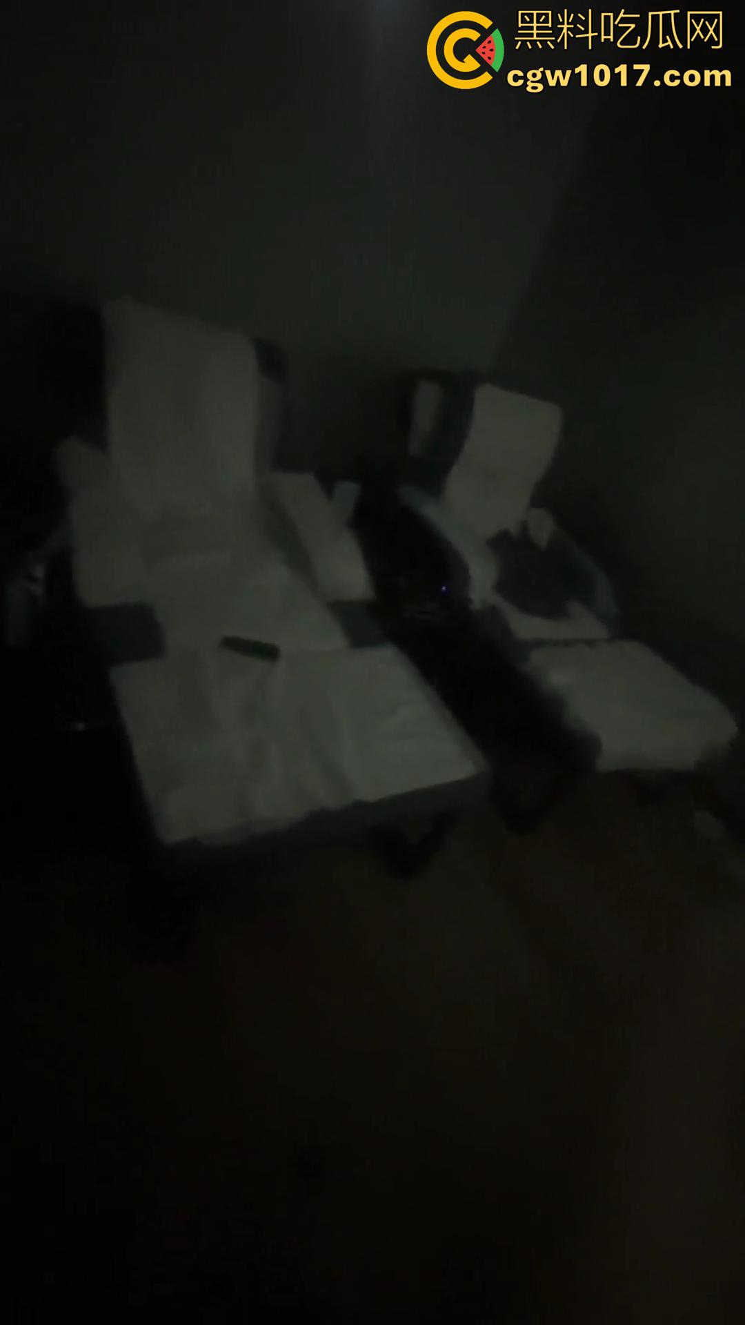 山东潍坊【赵雅婷】居然还有后续!户外露出新曝光!公园抠逼+动车厕所口爆+按摩店后入全记录!-3