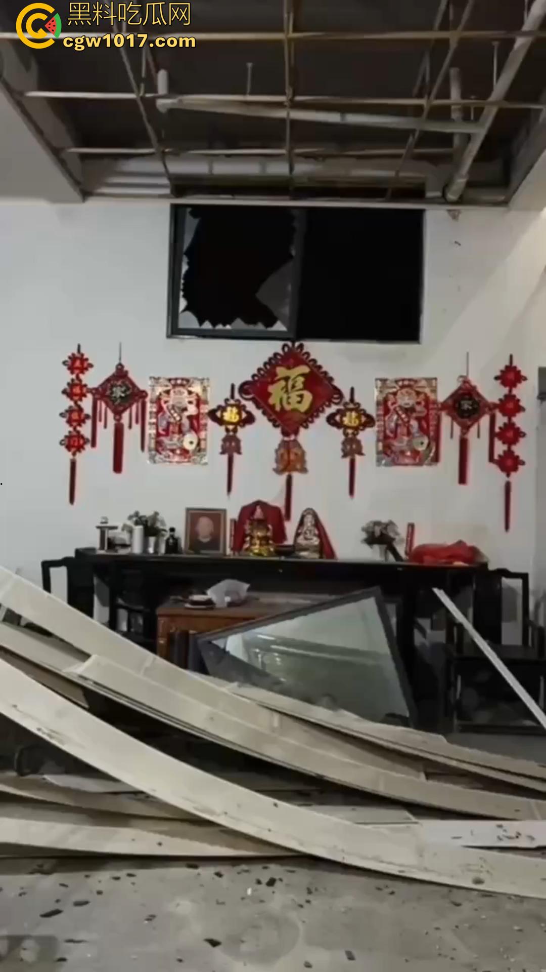 安徽亳州赵桥乡爆炸惨案只因为村名非法烟花销毁失控造成!卢天庙小学附近的建筑坍塌受损不一 造成4人重伤!-3