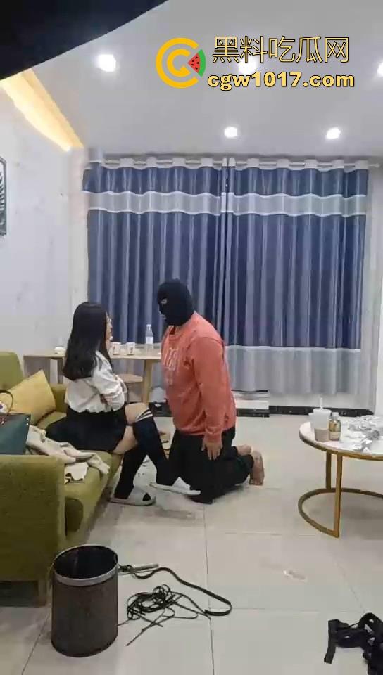 不良小妹调教自己的肥宅男奴,暴力美学性爱,舔鞋舔脚都是基本操作,小胖狗乖乖的听话只为得到女主人的怜悯!-7