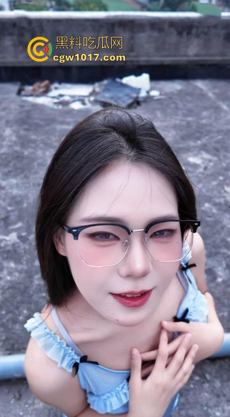 抖音御姐网红【桃桃酱乖乖】榜一福利曝光，超高颜值美女镜头前把玩超粉嫩乳头，甜美舞蹈撩人变身喷汁萝莉！-2