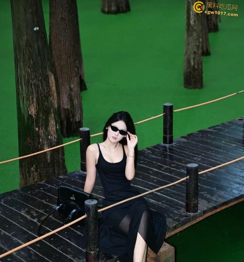 河北高颜值御姐【张舒怡】,细腰长腿前凸后翘,特爱口交深喉,车内楼梯间沙发到处开舔,到处都是战场 !-3