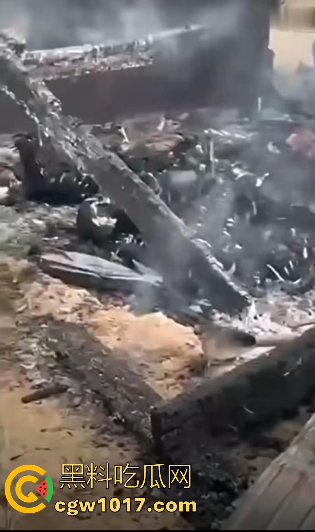 柬埔寨磅湛省灭门惨案 吸毒男子因争吵直接纵火砍人 造成9人死亡 包括一名5岁女童 老婆的娘家无一生还!-8