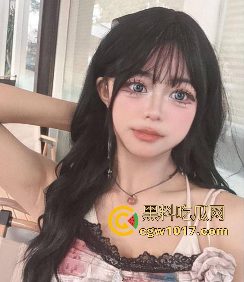 广西职业学院大一学妹【刘语莹】情窦初开性饥渴到发疯,平时就发自慰视频勾引,露脸掰开腿狂抠嫩穴,被无情曝光!-3