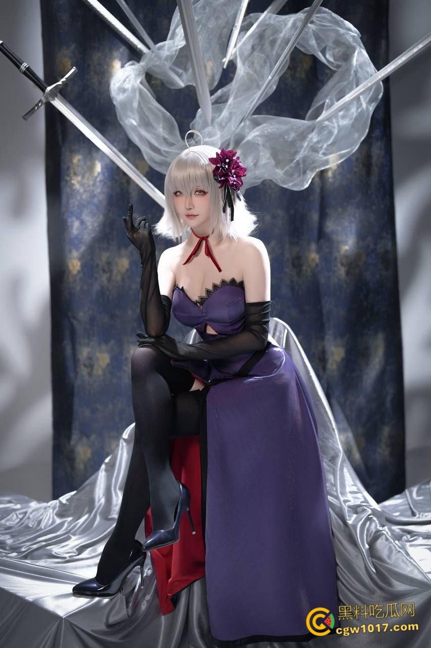 极品福利姬女神【星之迟迟】,Cos碧蓝航线天城性感写真,黑丝美腿御姐感十足,翘臀玉足直勾人心!-2