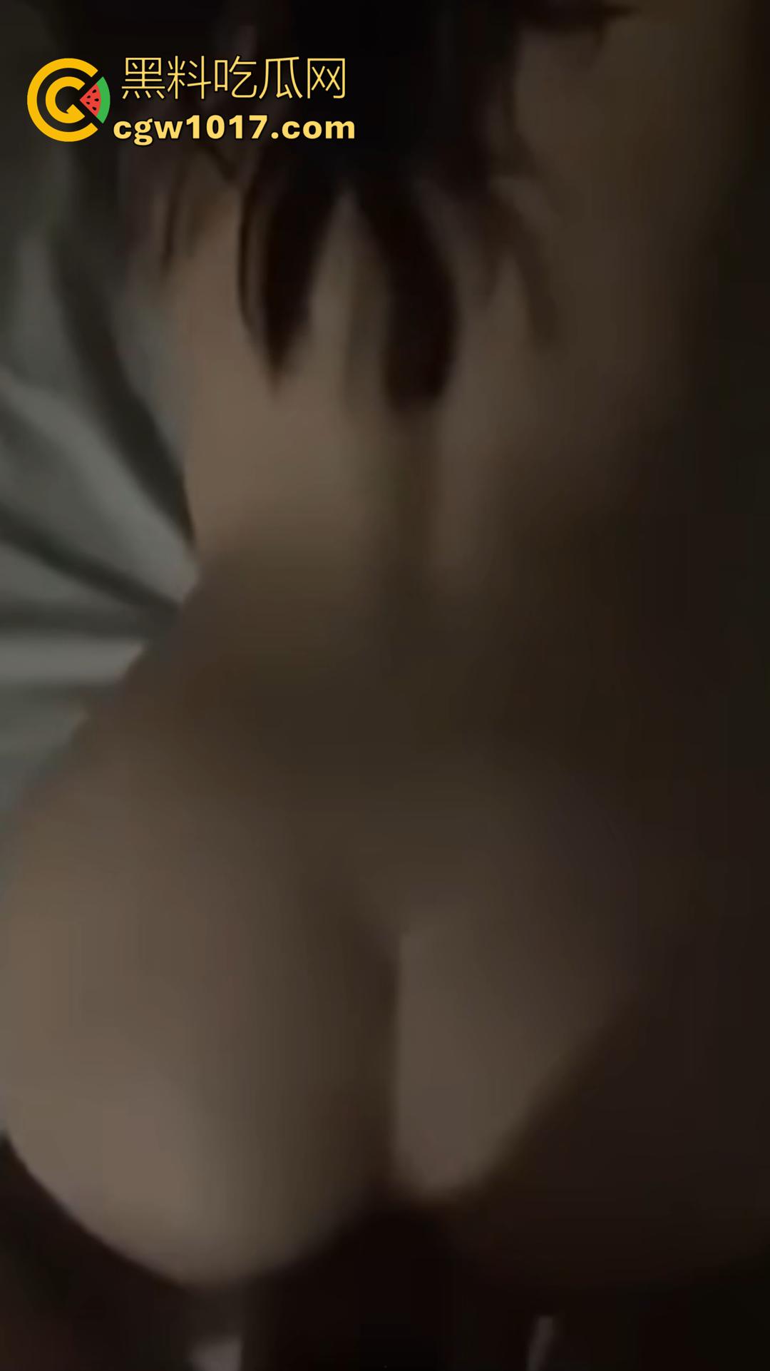 抖音颜值主播【悲伤以期】服侍榜一大哥视频遭泄密!情趣内衣跪舔金主巨屌,被按头强制深喉!视频曝光后直接销号跑路!-4