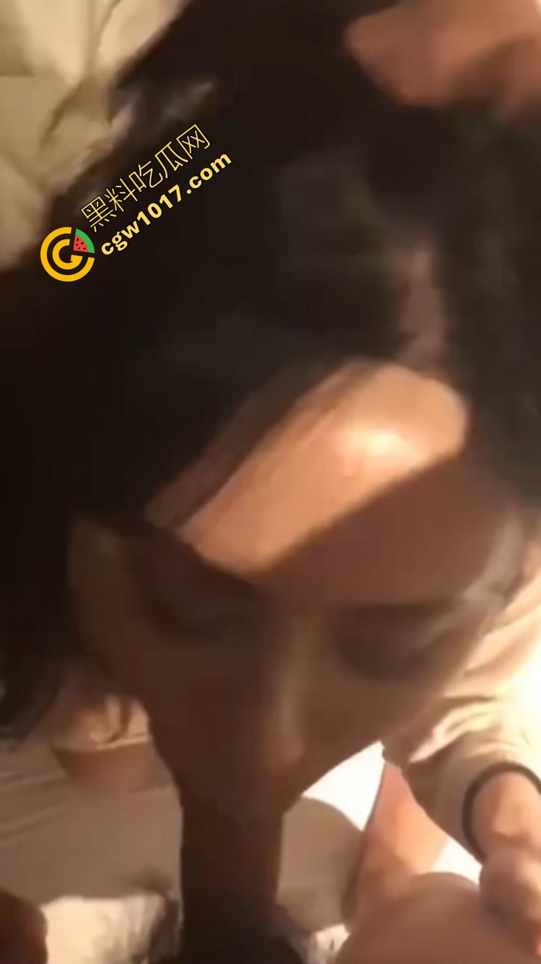 抖音颜值主播【悲伤以期】服侍榜一大哥视频遭泄密！情趣内衣跪舔金主巨屌，被按头强制深喉！视频曝光后直接销号跑路！-8