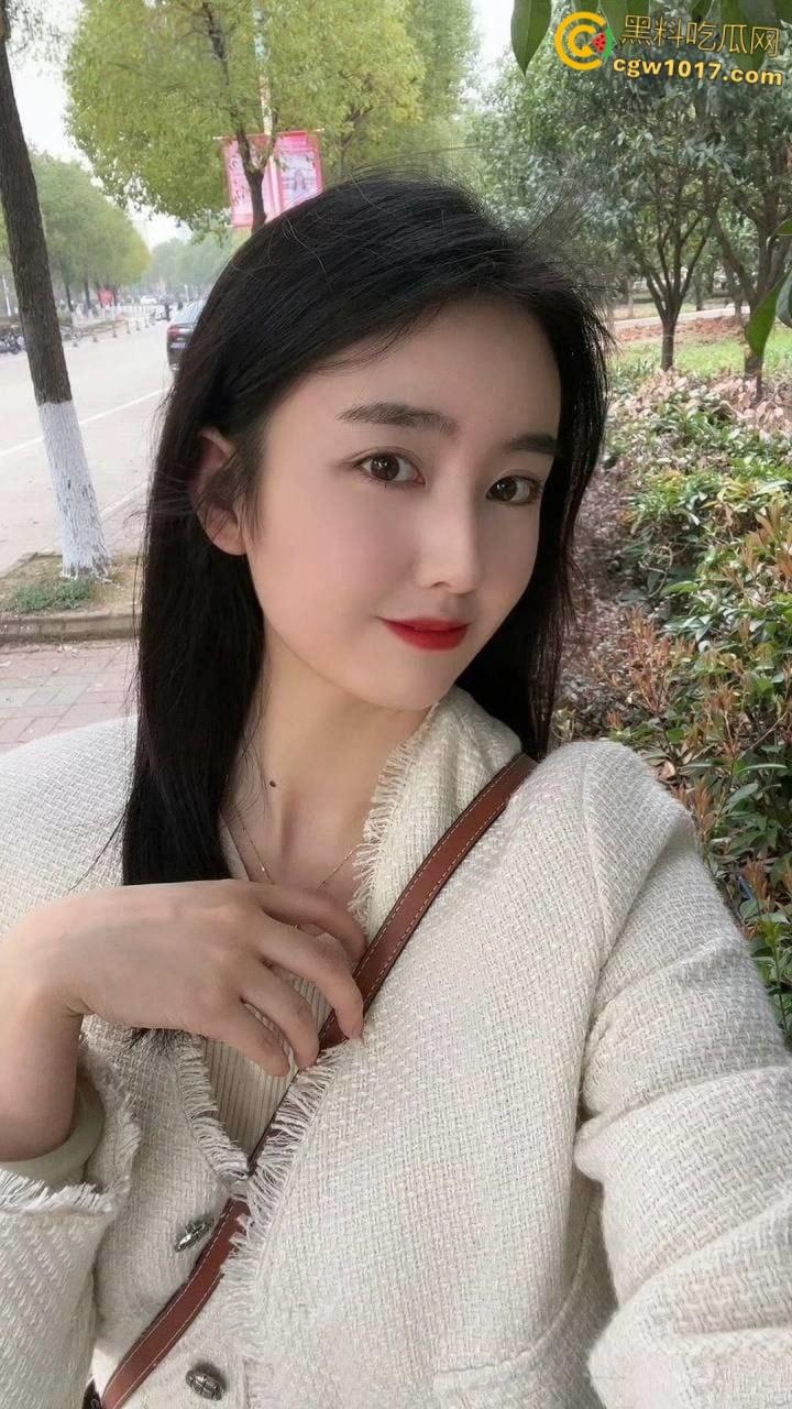 武汉工商学院辅导员【徐曦】,曾在花椒与金主裸聊被曝,视频完美露脸露点,极品巨乳娇喘挑逗 !-2