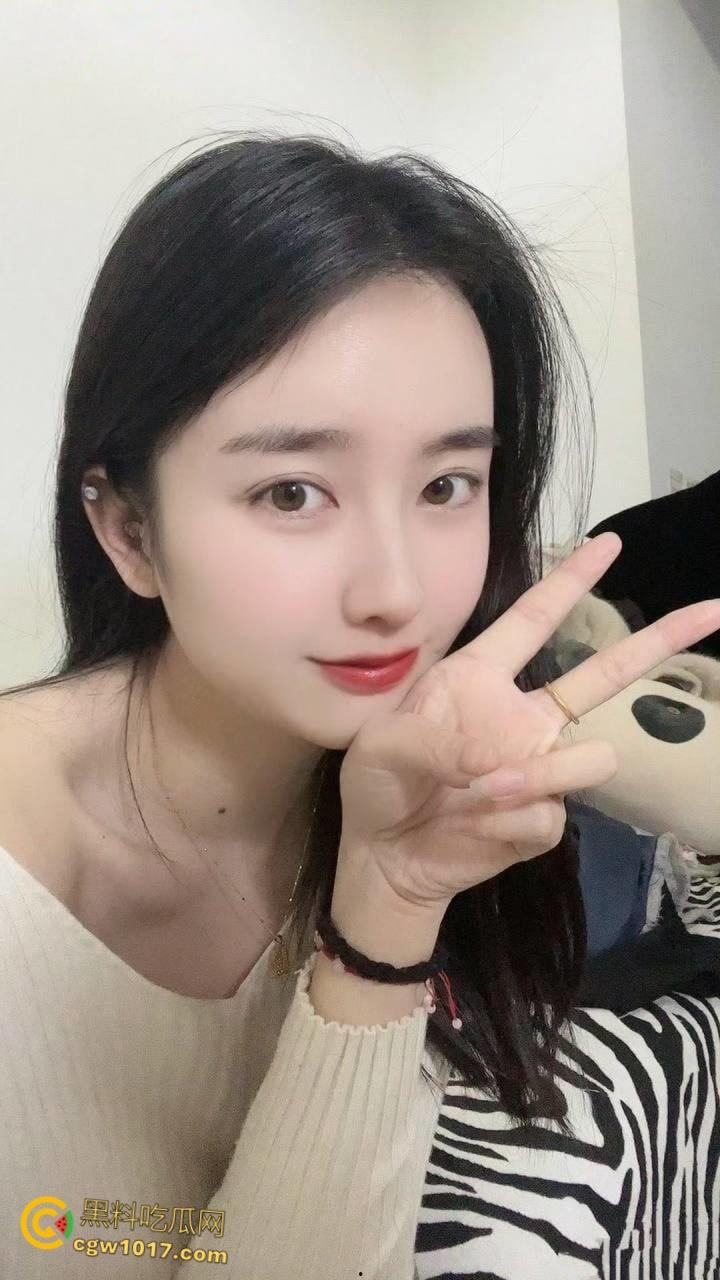 武汉工商学院辅导员【徐曦】,曾在花椒与金主裸聊被曝,视频完美露脸露点,极品巨乳娇喘挑逗 !-3