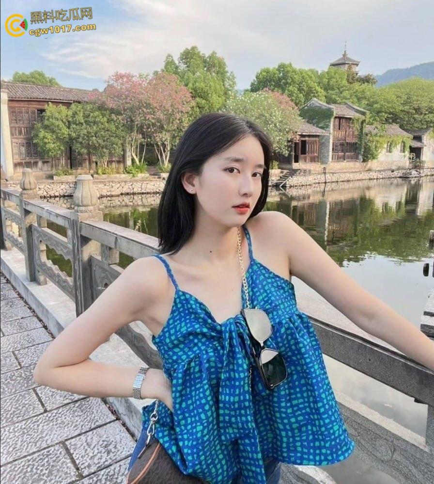 武汉工商学院辅导员【徐曦】,曾在花椒与金主裸聊被曝,视频完美露脸露点,极品巨乳娇喘挑逗 !-4