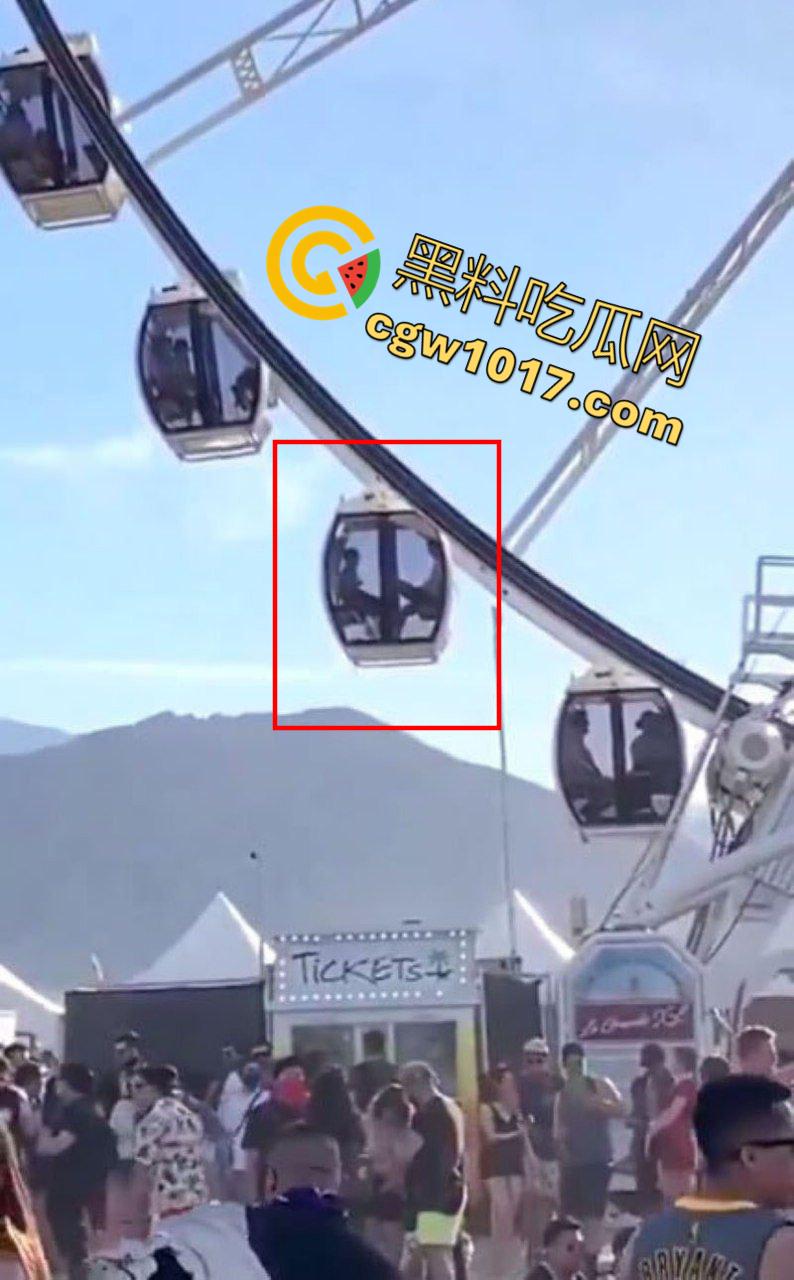 摩天轮刚启动就开吃!饥渴洋妞当众跪舔弟弟 舱内上演活春宫 生怕别人看不到 太敢玩了!-2