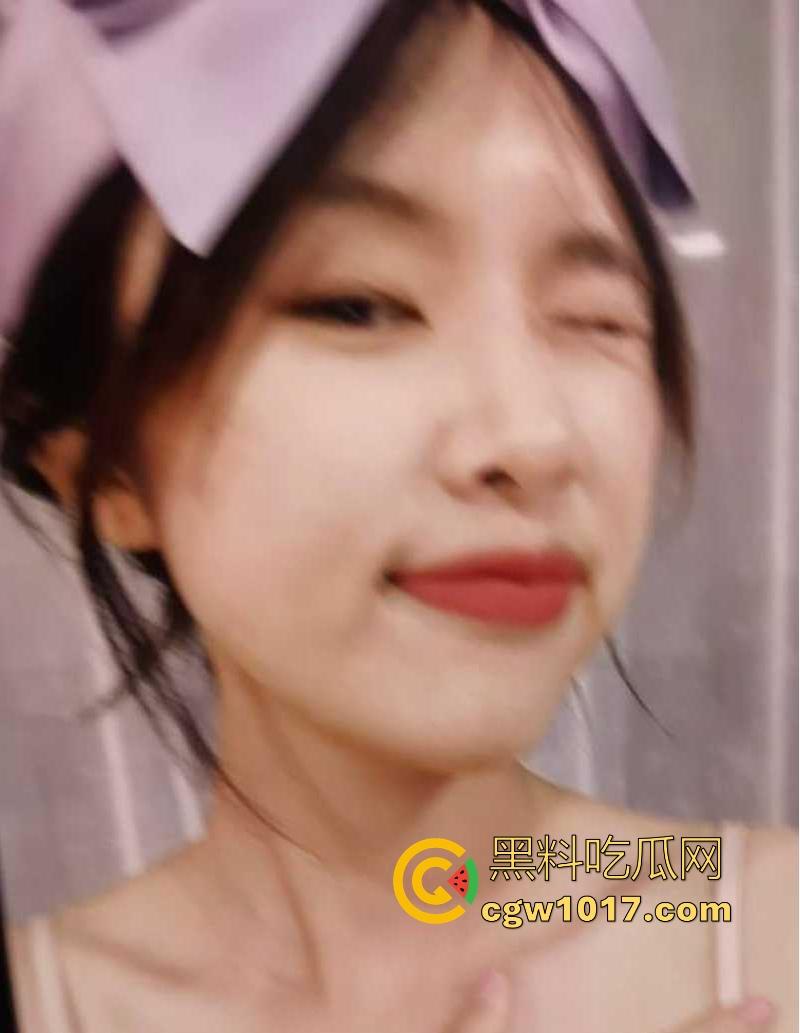 约炮山西大学舞蹈系【刘雯慧】随时随地嘴里都要塞根鸡巴的骚逼,自称水多无套党,这骚劲儿隔着屏幕都能熏着!-3