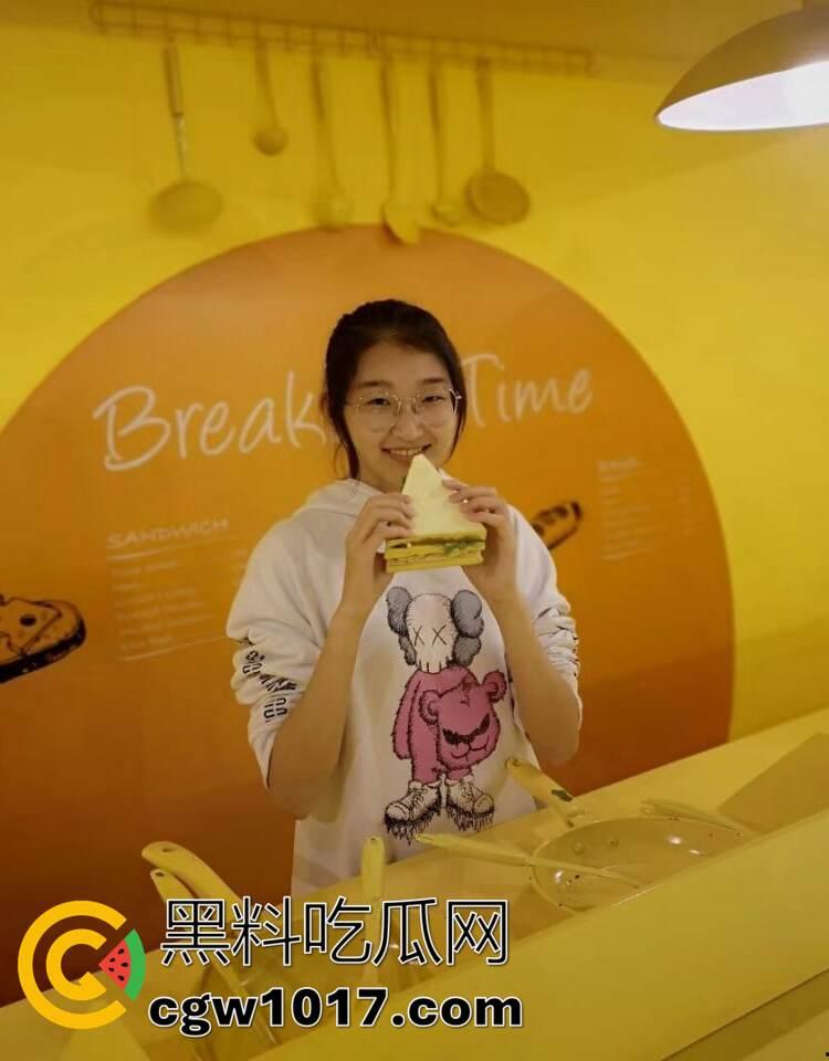 瓜友投稿:一顿海底捞+一场电影成功拿下高二眼镜妹!嫩穴紧的差点夹爆鸡儿,可惜居然不是处了!-2