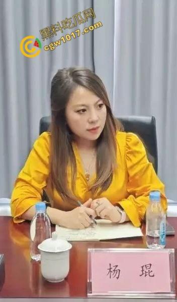 青岛未来盛世管理公司内幕大曝光:女经理【杨琨】色诱商政两界,裸照换资源,陪睡领导,私生活淫荡惊四座!-3