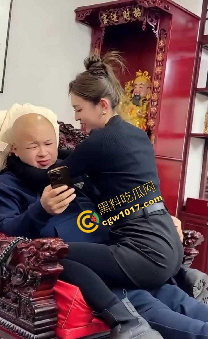 快手千万粉网红【老狗】惊爆丑闻:婚内出轨乱搞、KTV淫乱黑料满天飞!与爱徒【孙佳昕】狂欢,前妻直播爆猛料,裸露内幕掀波澜!-14