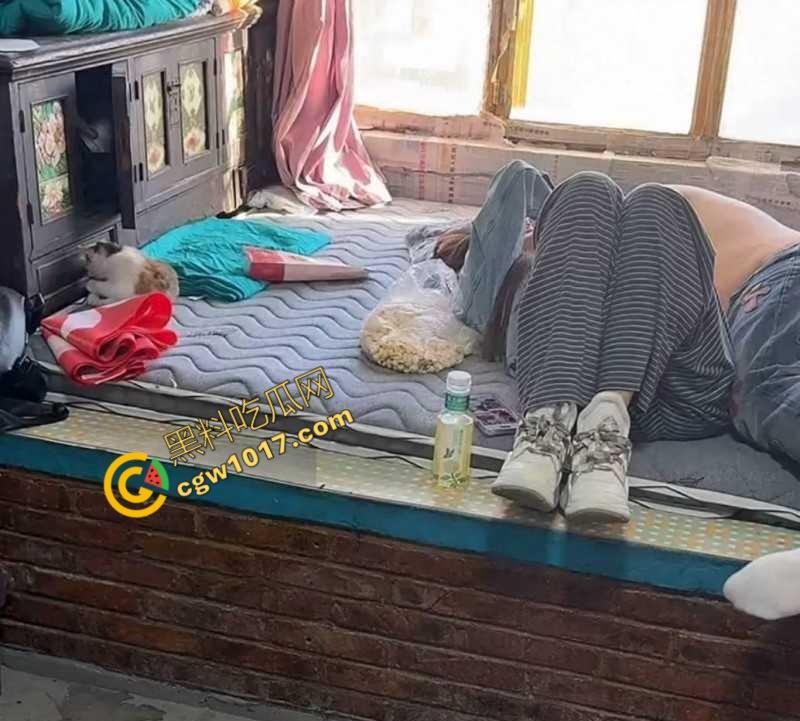 快手千万粉网红【老狗】惊爆丑闻:婚内出轨乱搞、KTV淫乱黑料满天飞!与爱徒【孙佳昕】狂欢,前妻直播爆猛料,裸露内幕掀波澜!-18