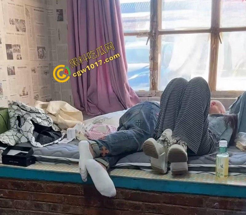 快手千万粉网红【老狗】惊爆丑闻:婚内出轨乱搞、KTV淫乱黑料满天飞!与爱徒【孙佳昕】狂欢,前妻直播爆猛料,裸露内幕掀波澜!-17