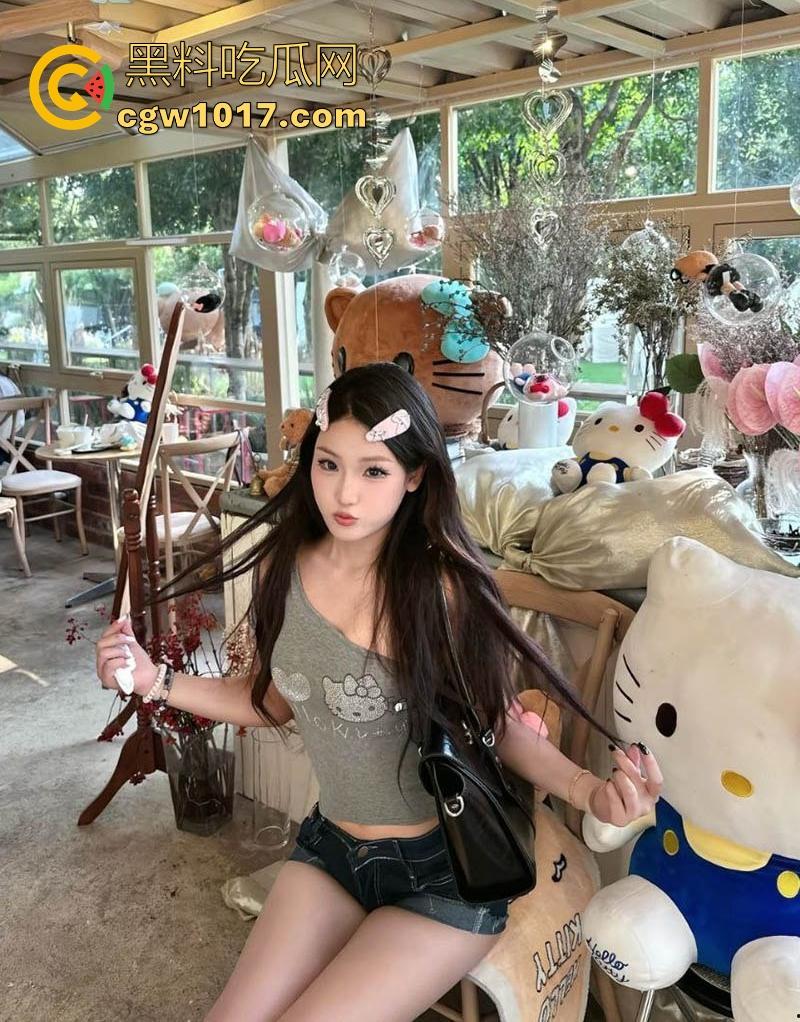 成都顶级小美【郑颖】约炮视频曝光,钟爱深喉口交女骚逼,性爱第一件事先舔屌,技术骚到堪比专业AV女优!-3