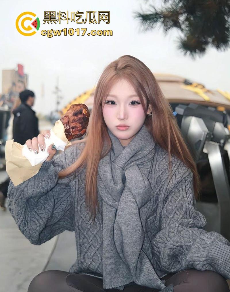 成都顶级小美【郑颖】约炮视频曝光,钟爱深喉口交女骚逼,性爱第一件事先舔屌,技术骚到堪比专业AV女优!-4