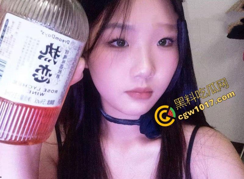 陕西校园女神【杨子诺】被包养视频流出:酒店内跪地献咽,丝袜撕烂,狂野激情,彻底堕落为欲望玩物!-7