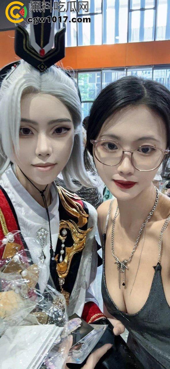 百万粉丝的【strangewomandcl】人妻反差婊彻底社死!付费群露脸被操到喷水,精液从逼里流一地!-4