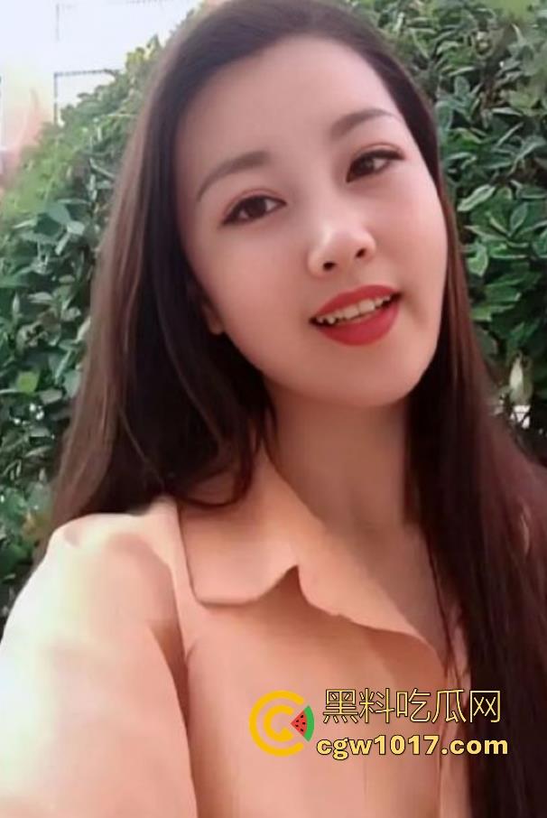 淫荡嫂子喊我过去帮她疏通下水道,傻傻的拿着工具过去准备维修,没想到是嫂子的下水道堵的要疏通!-2