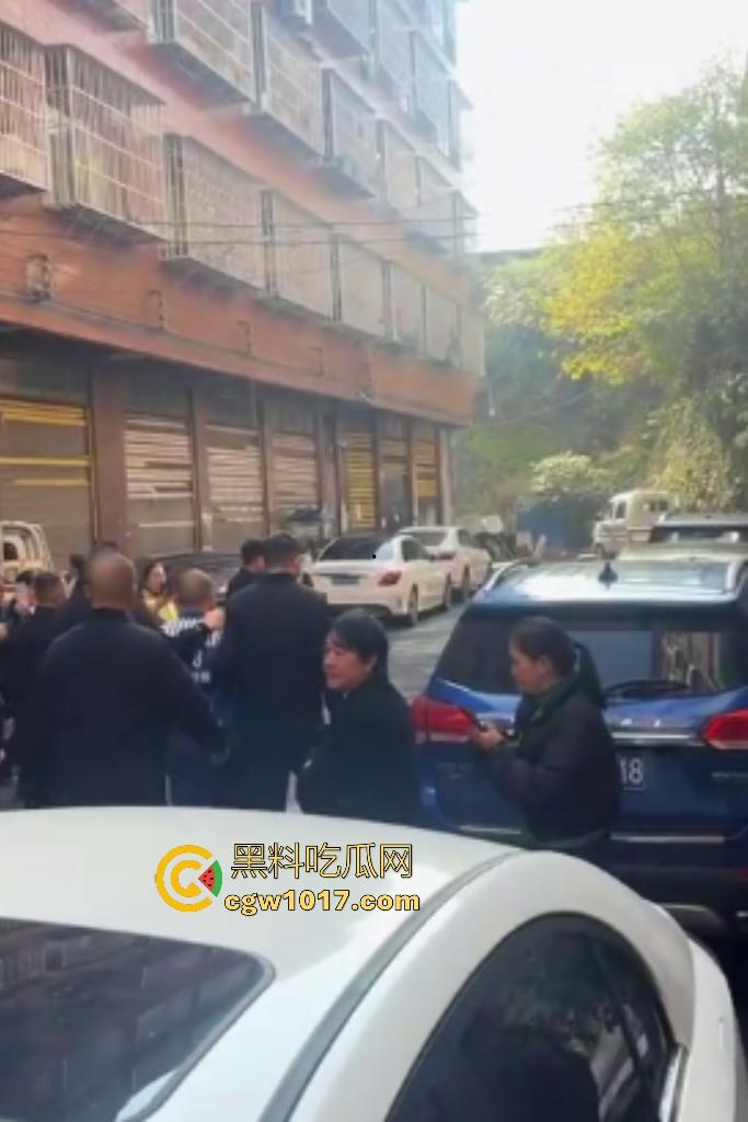 11月25日贵州习水温水偷盗140万现金的落网嫌犯指认现场,现金全数追回警方通报成功破案,不知能否还给需要的人?-5