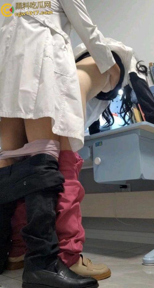 上班上累了去康复科找张姐,把她裤子脱了疯狂后入,小骚货小穴又紧又粉,要不是把我轰出去了,我肯定会肏她第二次 !-7