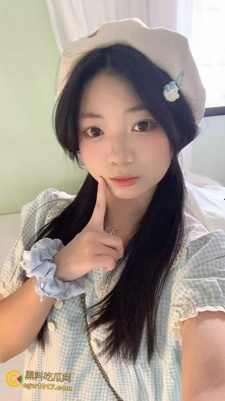 约炮大神【石先生】,约炮极品JK小萝莉,跪地口交被按头深喉,粉裙掀起美腿大开狂操,娇滴滴的呻吟超诱人!-3