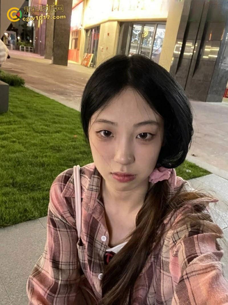 广东中山反差母狗【张倩倩】,恋爱期间出轨前任,被男友曝光自拍小视频,清纯嫩妹彻底沦为索精母狗!-2