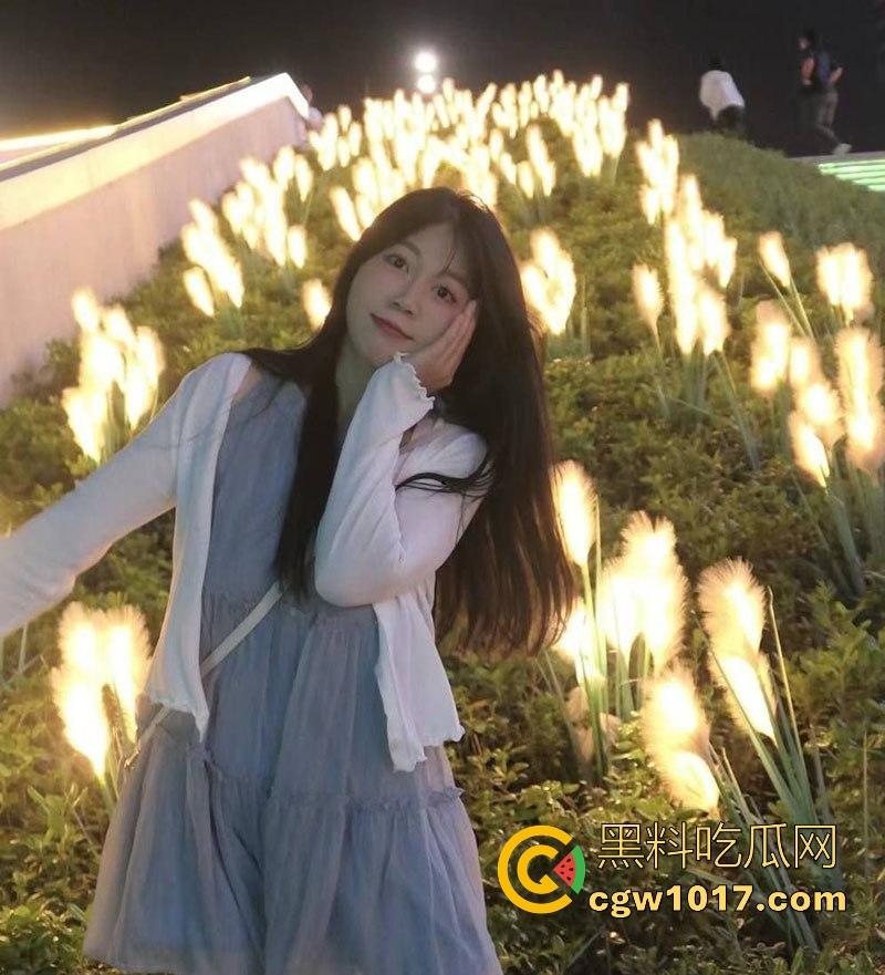 湖北师范大学萝莉学妹【温琬玲】反差跪床深喉口爆,狗链牵引翘臀后入爆操,与男友性爱视频曝光泄露!-2