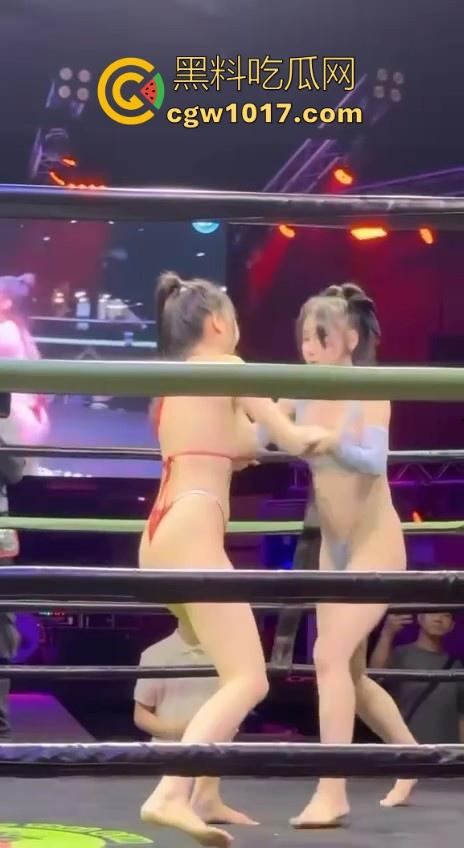顶级拳击赛事推出,全新比基尼拳击大赛强势来袭!极品大奶女拳手互相厮杀,扯奶子掏逼都使上,啥时候到我上场打!-4