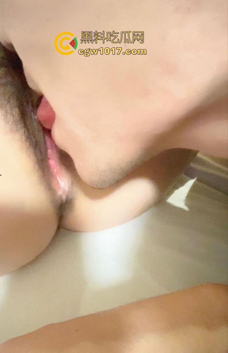 海角乱伦!不去上学的侄女托着我的手去逛街约会,酒足饭饱后带回酒店无套射出,后入猛插狂干把她治的服服帖帖!-8