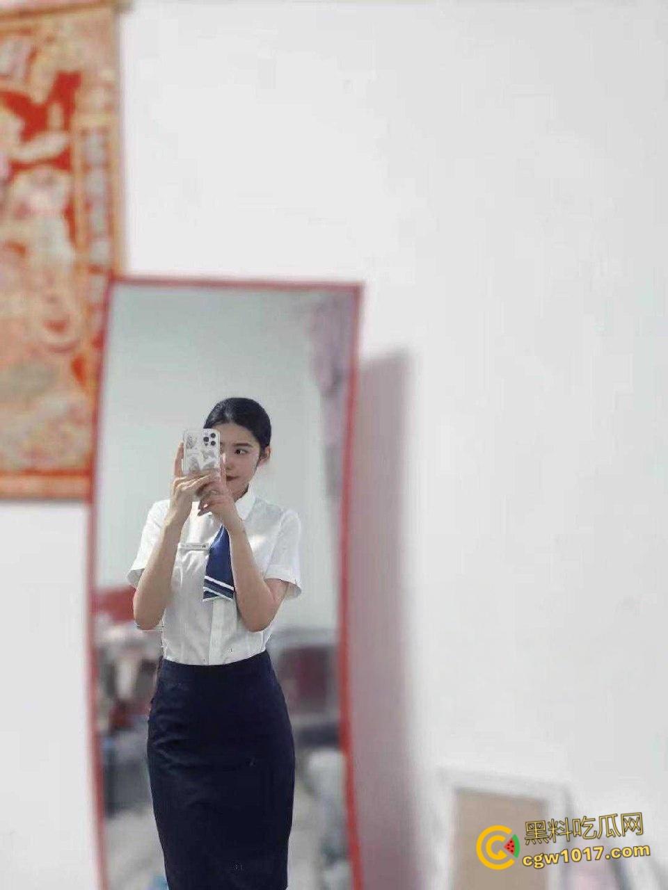 黑龙江省农商银行【赵蕊】,悬崖式分手被男友遭曝光,娇小美乳穿着情趣黑丝,趴在床上被猛猛打桩!-3