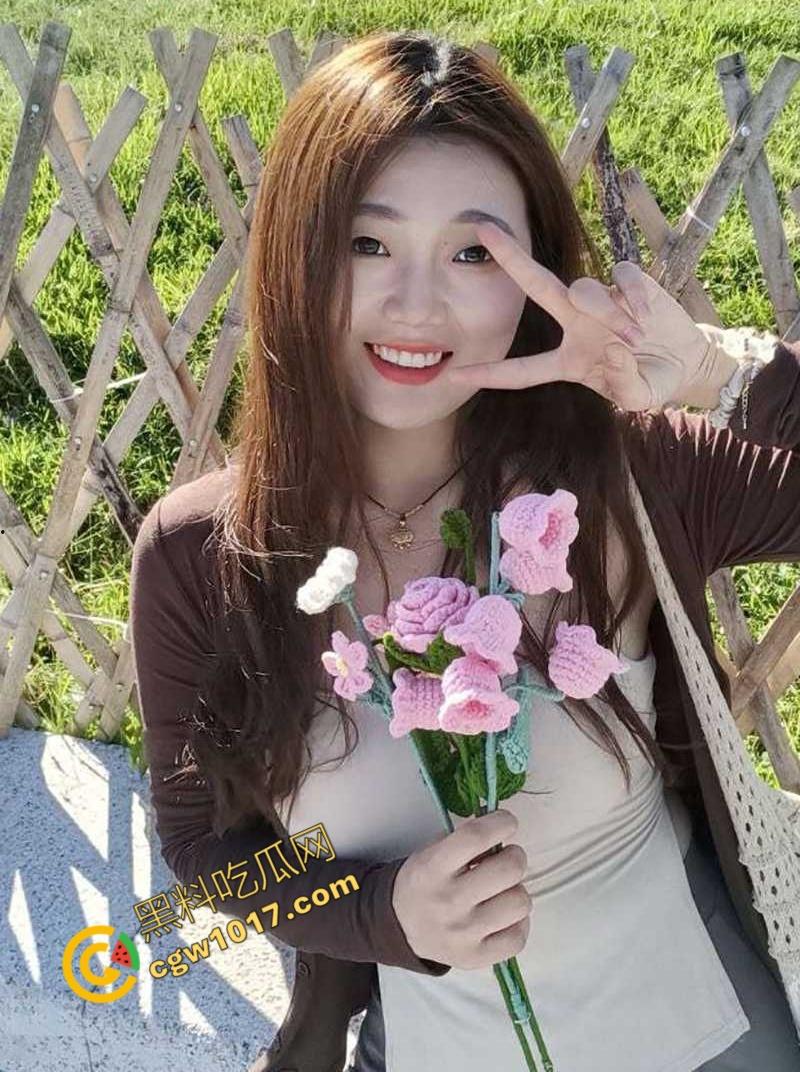 钦州骚妹【吴琪雪】乱伦丑闻炸翻全网:被亲爹无套内射,打胎后再度狂欢,前男友怒曝聊天记录毁三观!-4