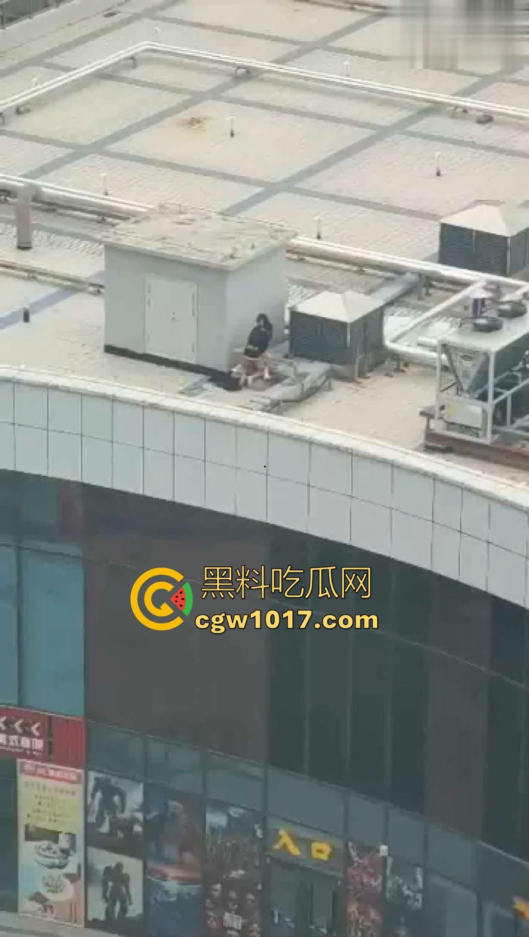 小编精选户外野战做爱视频,各种场景各种大胆做爱露出,无视众人猛插骚逼,只友你想不到的没有他们不敢操的!-12