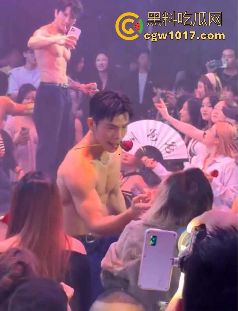 经济下行的今天KTV会所男模都变得正规化,每个言行举止都有规定,颜值只是入场券,想赚的更多那就得更努力!-4