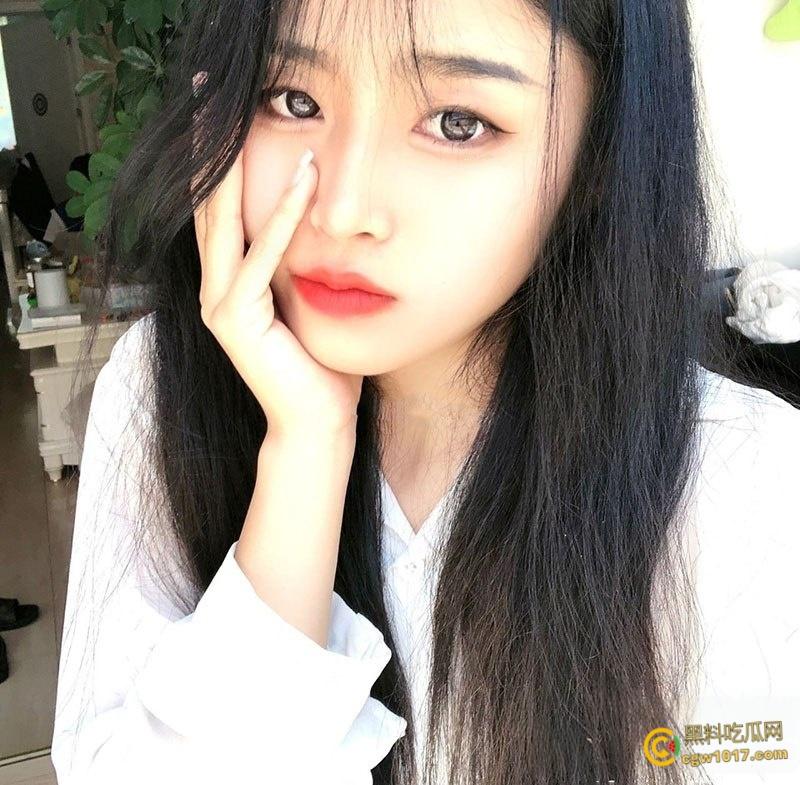 青海高颜值美女【张佳珍】,裸贷自慰视频曝光,牙刷手指轮番猛桶,无毛嫩穴淫水四溢,反差淫荡十足!-3