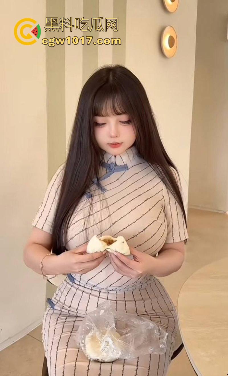 抖音巨乳网红【乖乖酱】福利私拍合集曝光流出,G奶少女私下淫荡十足,丰满身材揉乳晃臀,指摩擦私处眼神魅惑撩人!-3