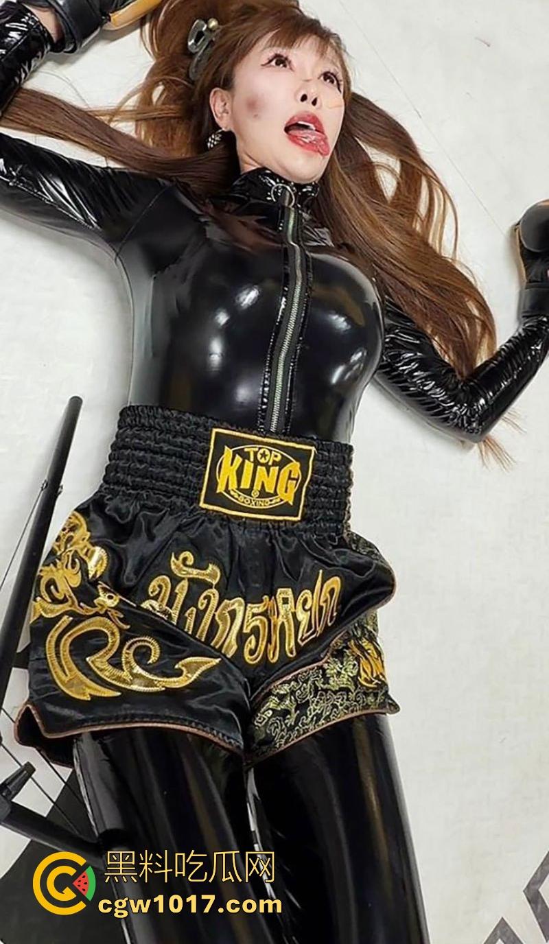 快手熟女网红【琨琨姐姐】裸聊视频曝光,气质人妻一对一裸聊,豹纹黑丝揉奶抠逼,极品熟女就是懂你!-8