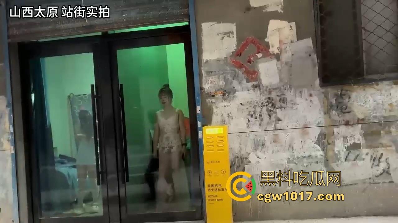 山西太原小吃街实拍走访!整条街都是特色美食,有成熟一点的也有年轻漂亮一点的,百花齐放快来挑选!-11