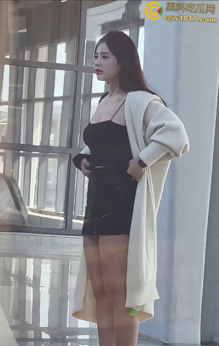 高铁偶遇全国可飞咯咯哒,群友死皮赖脸加微信被冷脸拒绝,果然高端鸡是看不上穷屌丝的 !-2