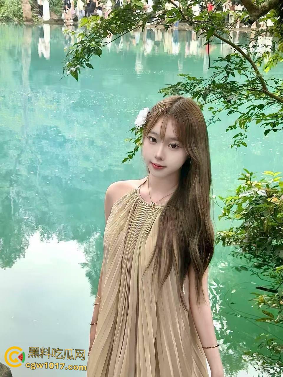 童颜巨乳的表妹来我家做客,刚喝完水就拉着我去开房,大奶子大屁股真是绝了,疯狂骑乘全射在巨乳上面 !-3