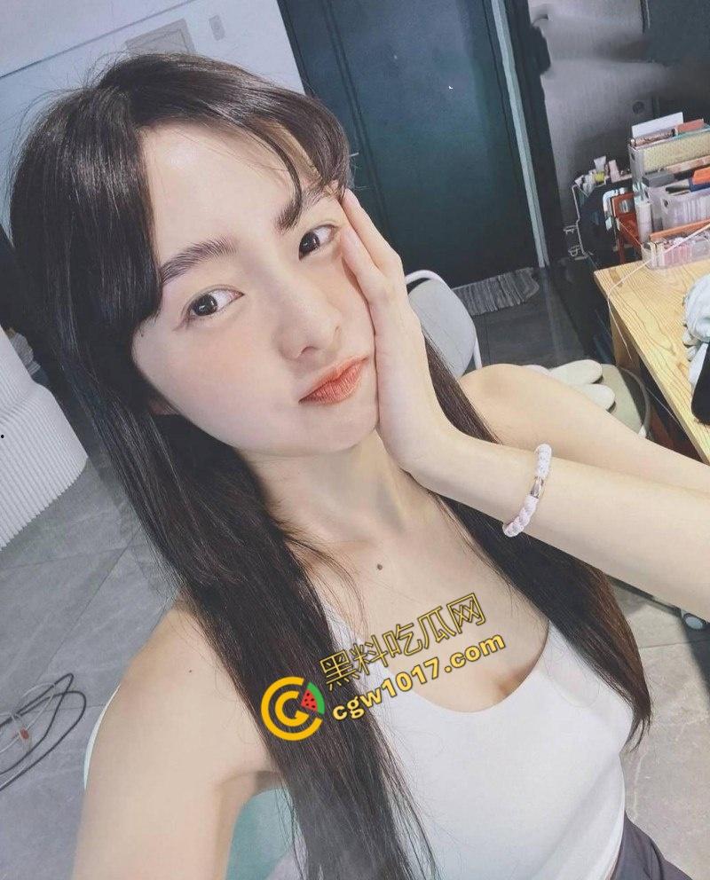 台娱爆出更劲爆丑闻!知名女星【简廷芮】婚内荒淫小鲜肉,感谢老公黑料满天飞,【粿粿】助纣为虐!淫乱姐妹花暴露糜烂生活!-3