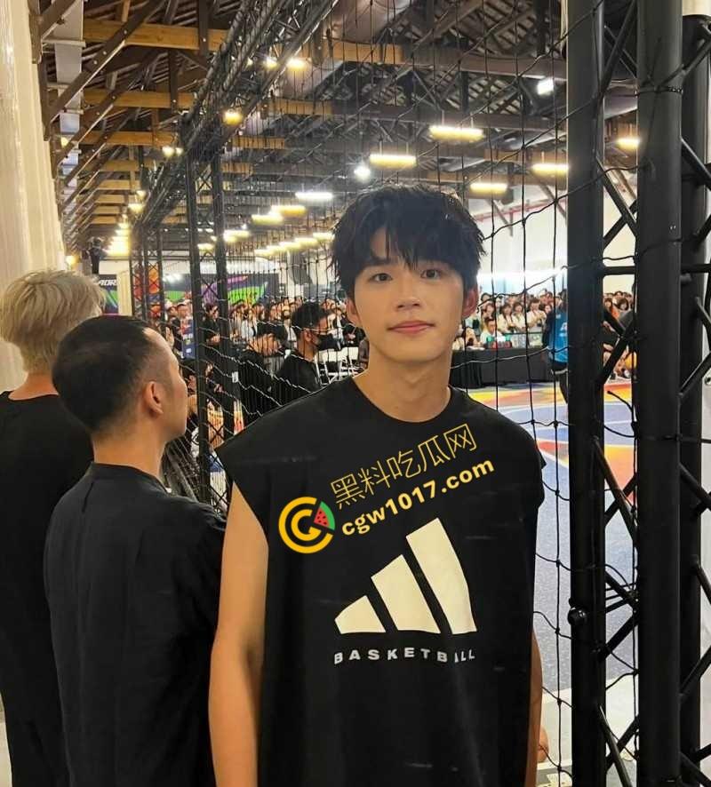 台娱爆出更劲爆丑闻！知名女星【简廷芮】婚内荒淫小鲜肉，感谢老公黑料满天飞，【粿粿】助纣为虐！淫乱姐妹花暴露糜烂生活！-8