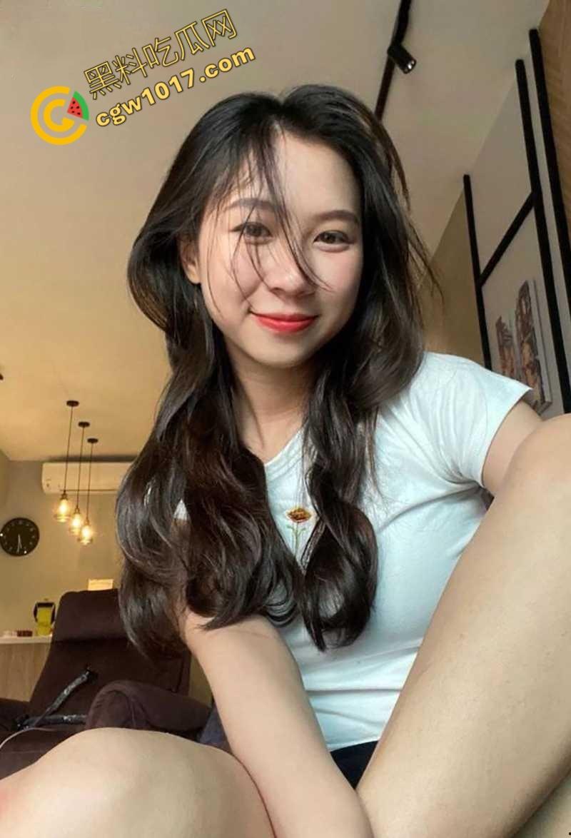 北京金融白领【韩雨婷】偷情视频爆光:日常贤妻夜间荡妇,办公室与领导交欢,深喉跪舔无下限,淫贱至极!-5