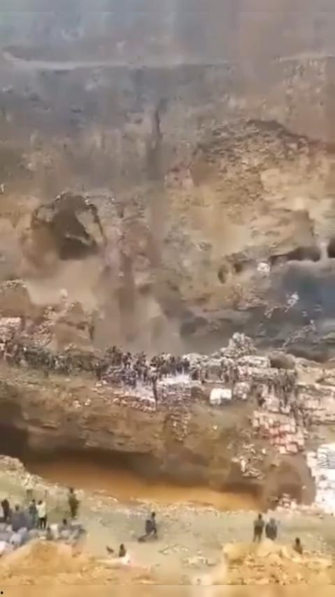 惊天摄魄!非洲刚果铜矿场坍塌惨剧:80人惨被活埋葬身矿场,挖掘机疯狂清尸,尸骨遍野!-2