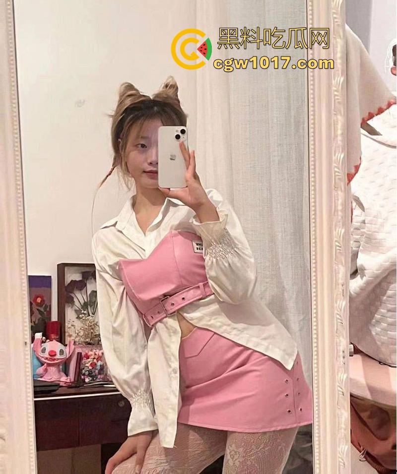 广西大学清纯大一女大【叶雯雯】可爱学妹露脸自慰,私下无比风骚,粉嫩小穴被男友爆操到合不拢!-5